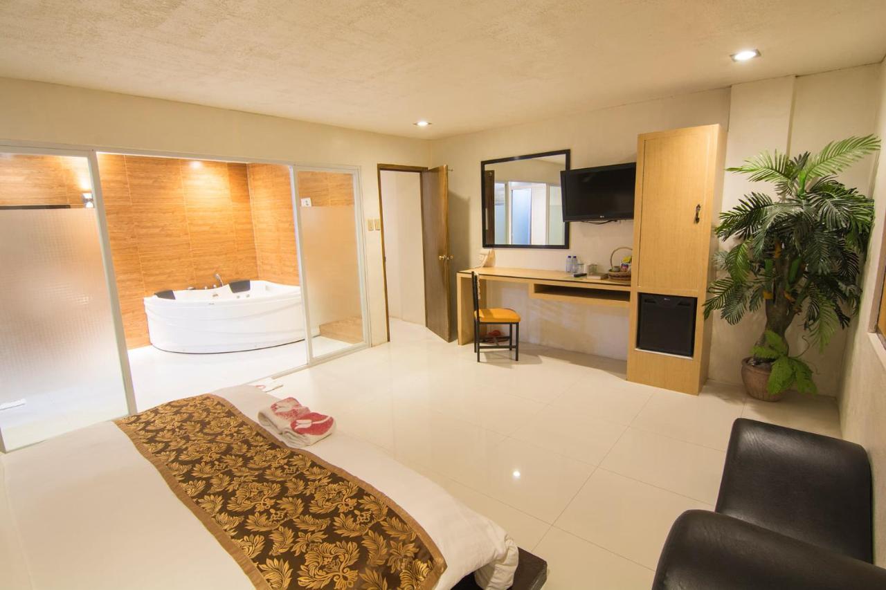 טוגגראו סיטי Hotel Carmelita מראה חיצוני תמונה