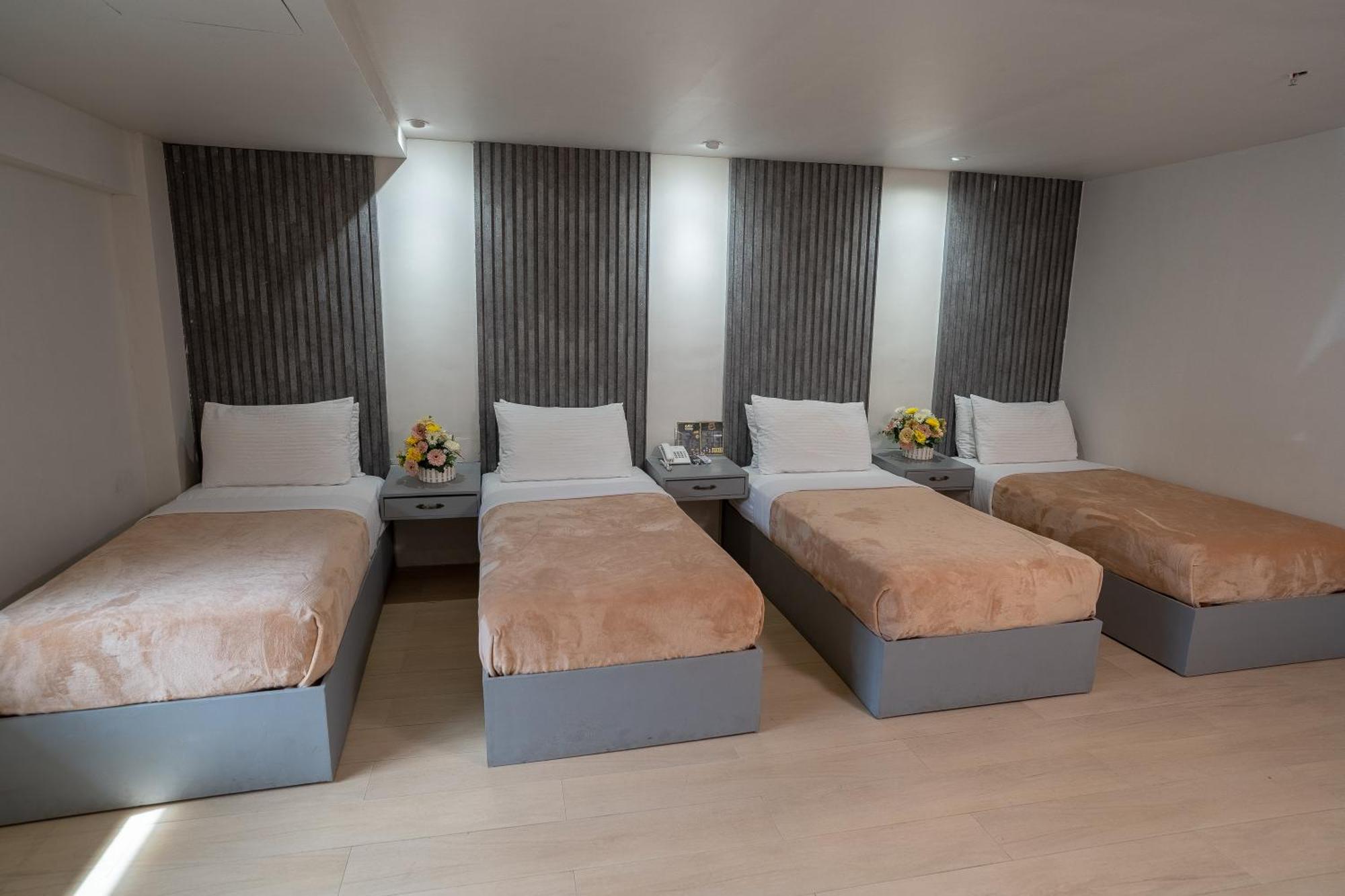 טוגגראו סיטי Hotel Carmelita מראה חיצוני תמונה
