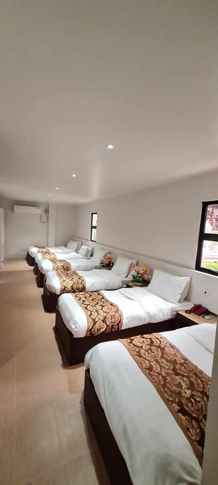 טוגגראו סיטי Hotel Carmelita מראה חיצוני תמונה