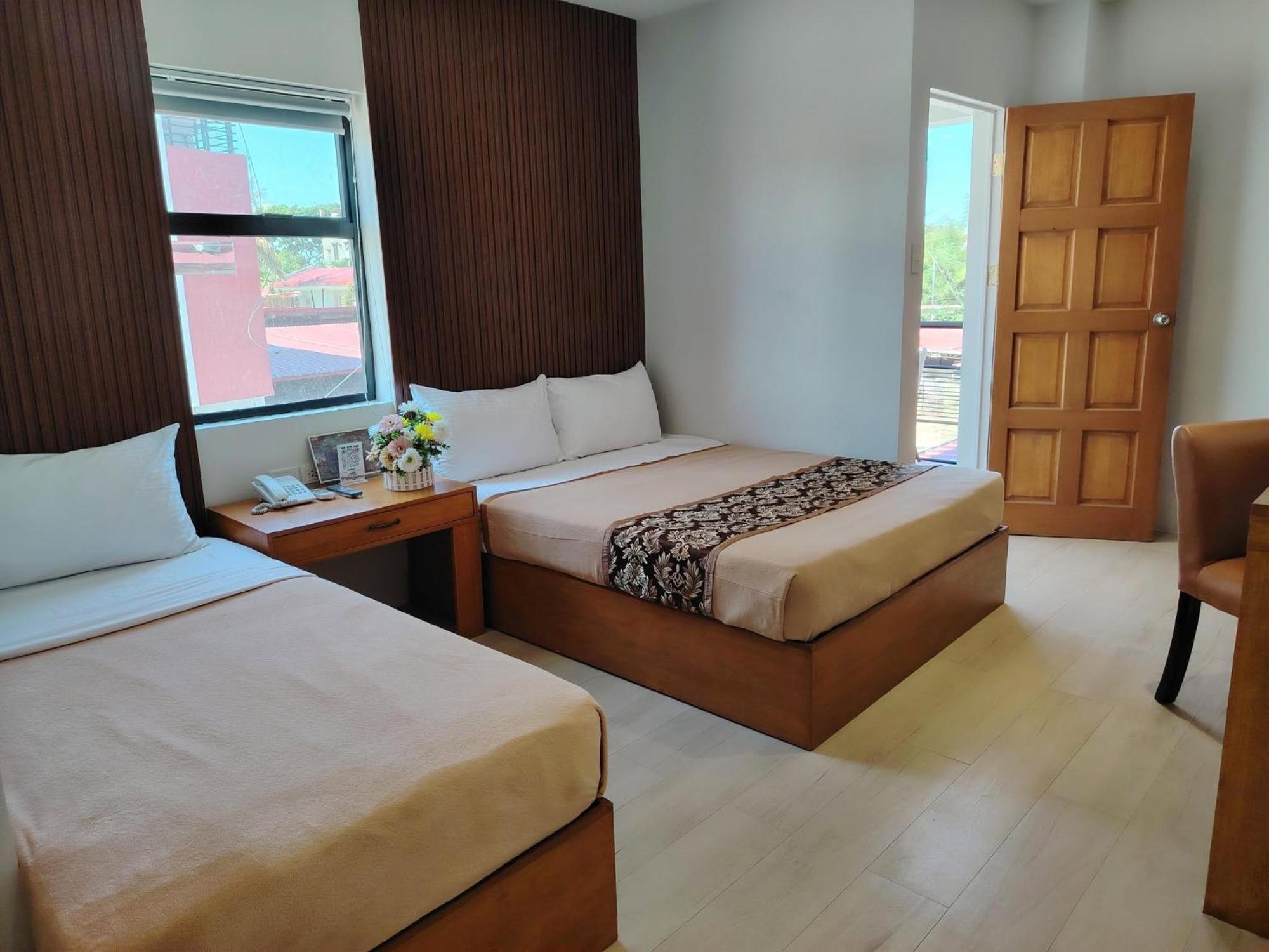 טוגגראו סיטי Hotel Carmelita מראה חיצוני תמונה